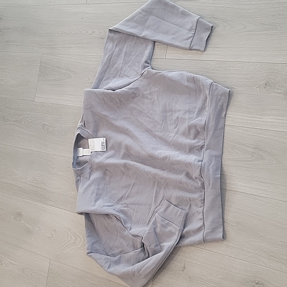 NWT- H&M Size Large Sweatshirt